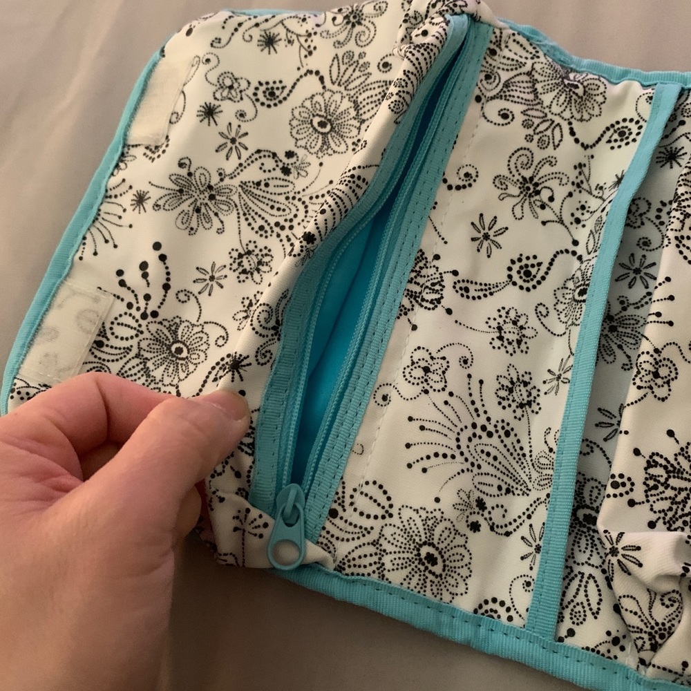 Toiletry/makeup bag. - Picture 3 of 6